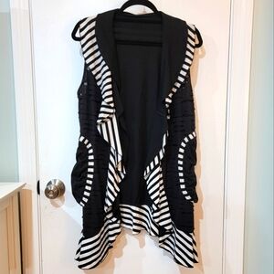 Aster by Firmiana L Cardigan Black White Sleeveless Open Front Distressed Flowy